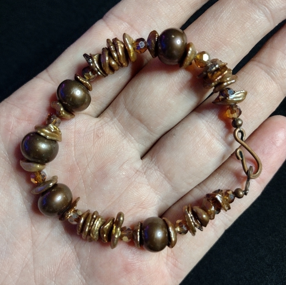 Fresh Water Pearl And Shell Bracelet - Picture 2 of 9